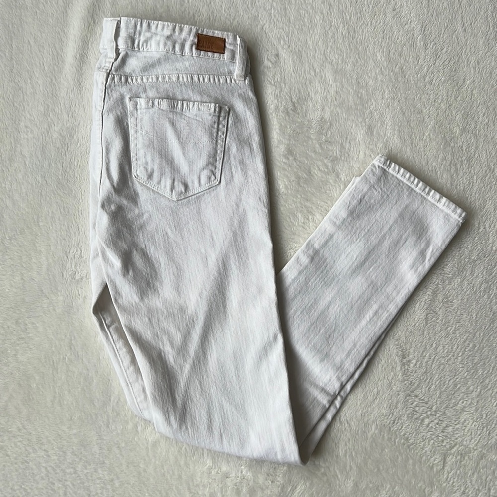 Paige Skyline Ankle Peg white jeans